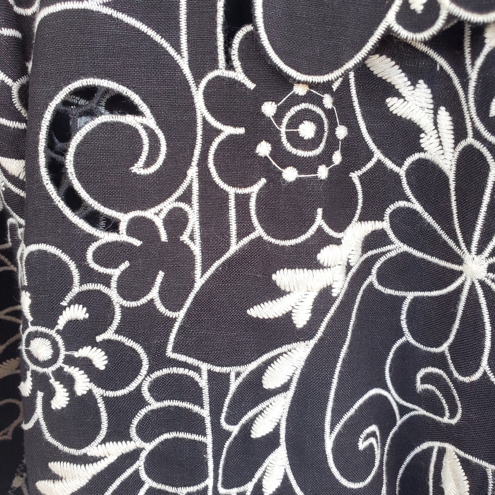 Chico's Black Linen Blend & White Floral Embroidered Open Front Jacket S 1(M8) - Picture 3 of 4